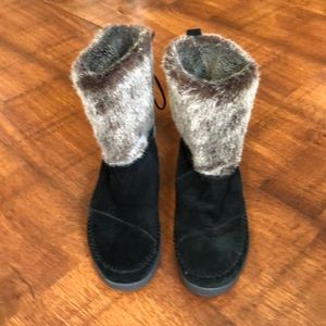 TOMS - Nepal Suede Faux Fur Boot